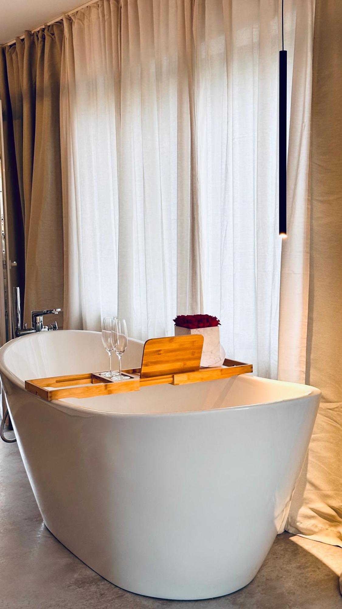 Leonardo Wuerzburg I Freistehende Badwanne Appartement Buitenkant foto