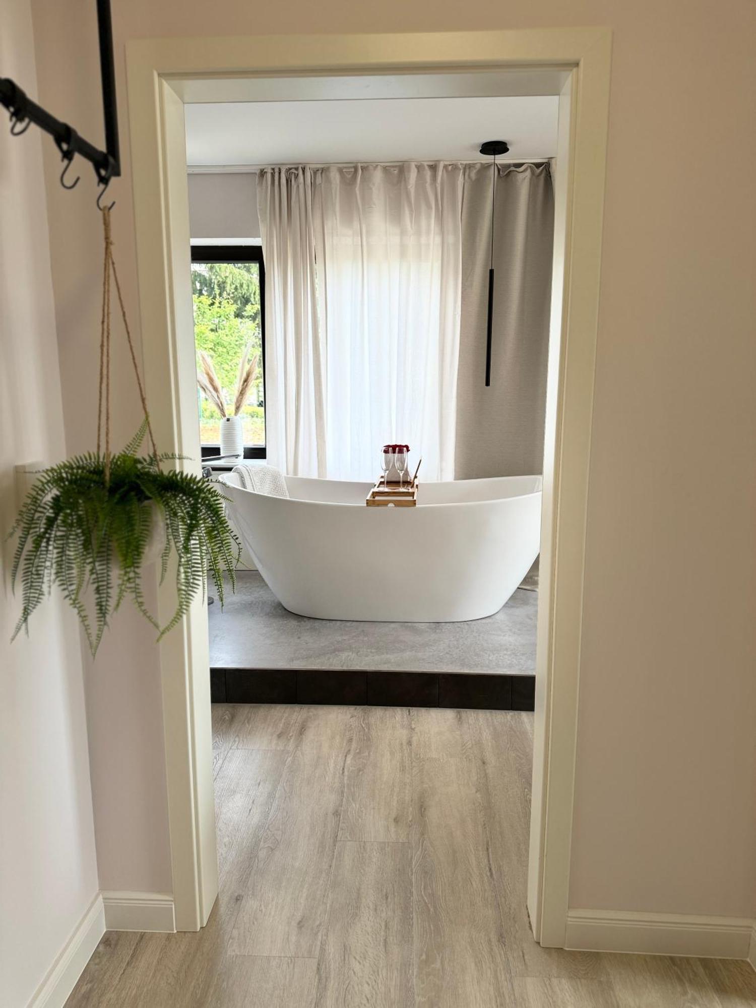 Leonardo Wuerzburg I Freistehende Badwanne Appartement Buitenkant foto