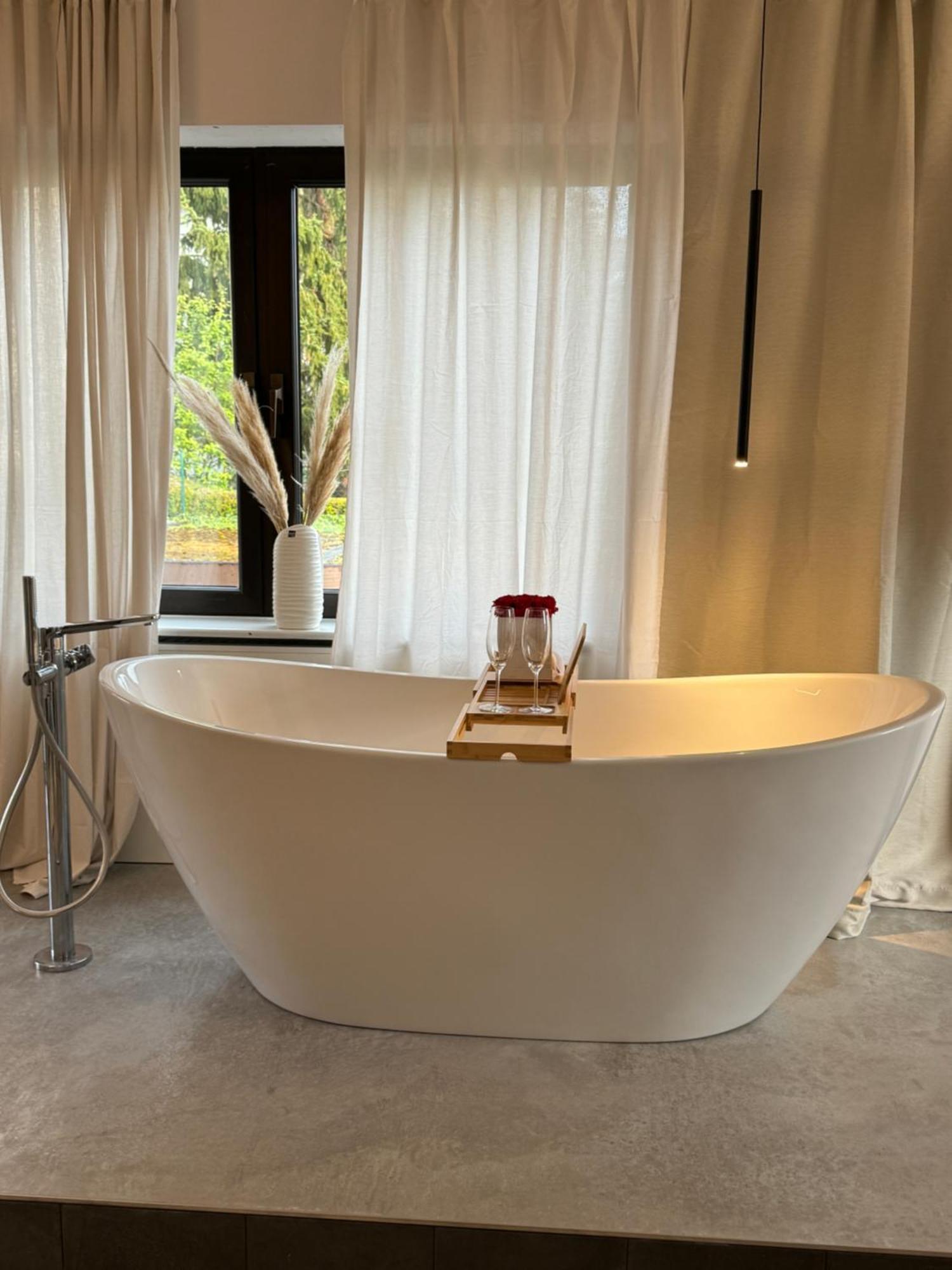 Leonardo Wuerzburg I Freistehende Badwanne Appartement Buitenkant foto